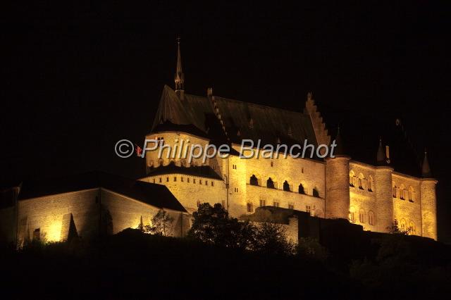 luxembourg 14.JPG - Château de Vianden de nuitArdennes luxembourgeoises, district de DiekirchGrand Duché de Luxembourg